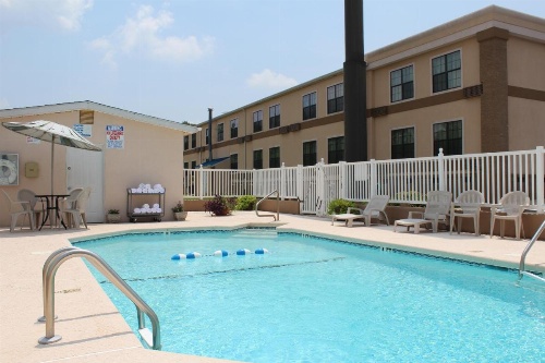 Travelodge by Wyndham Perry GA image 9